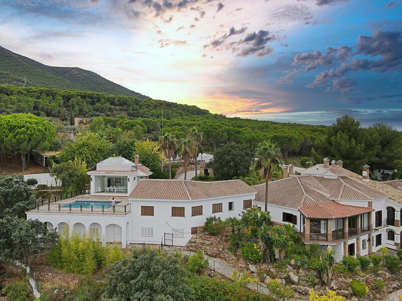 Villa til salgs i Alhaurin el Grande, Málaga