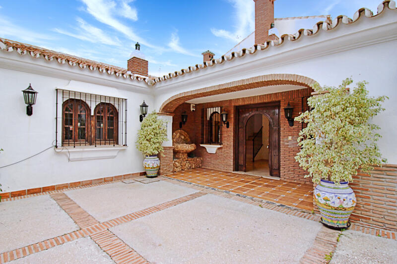 13 bedroom Villa for sale