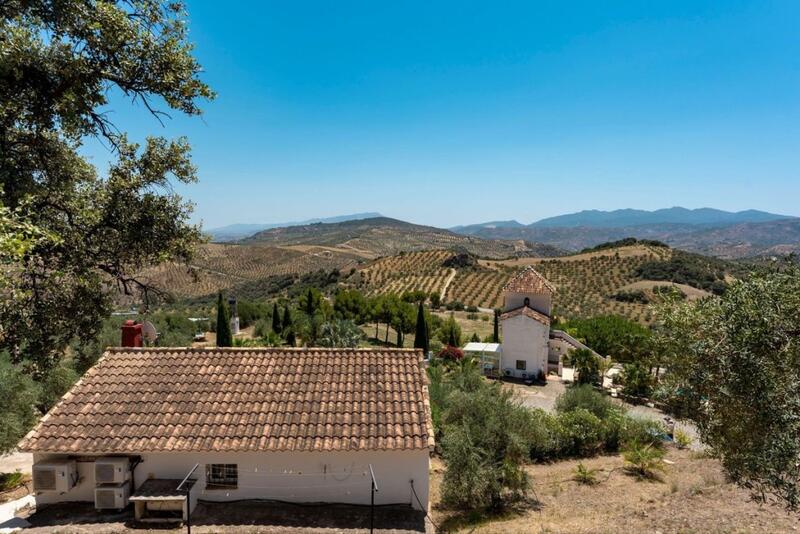 Villa for sale in Tolox, Málaga