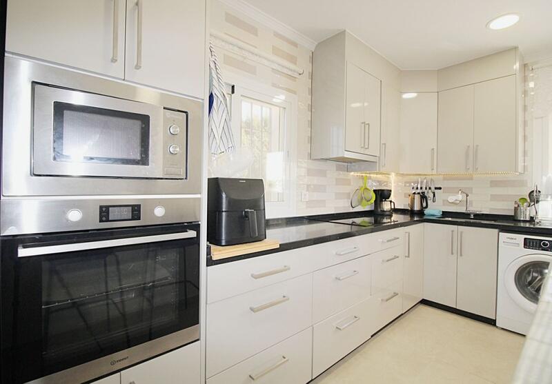 2 bedroom Townhouse for sale