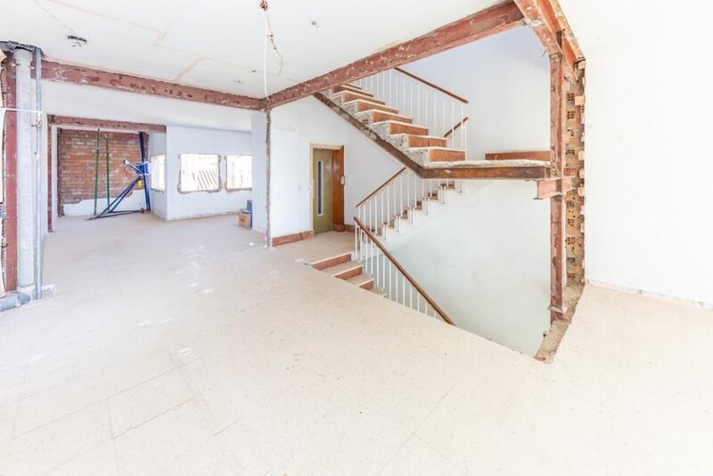 14 chambre Local Commercial à vendre