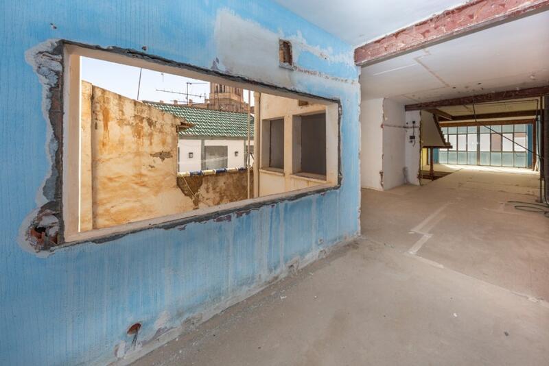 14 chambre Local Commercial à vendre