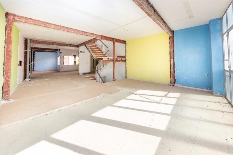 14 chambre Local Commercial à vendre