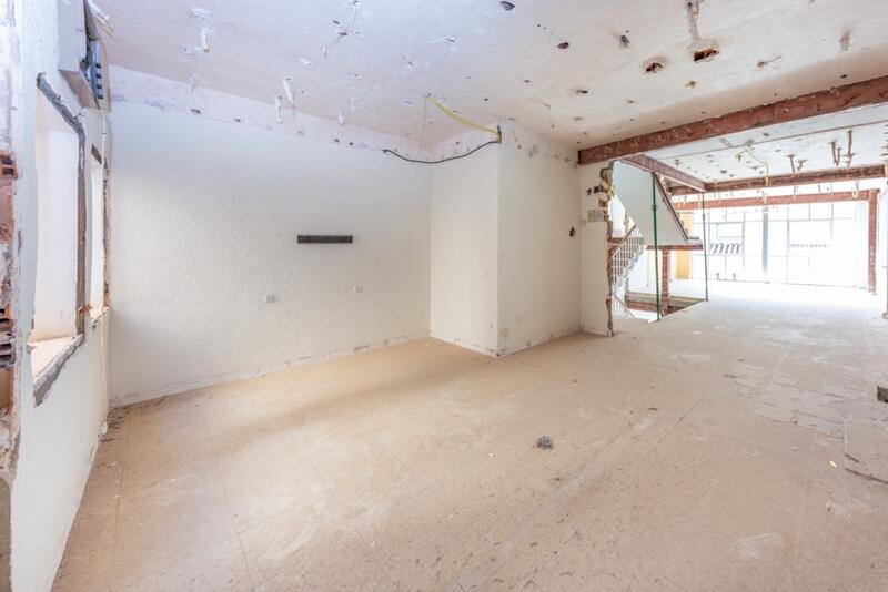 14 chambre Local Commercial à vendre