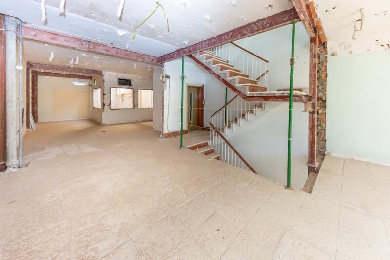 14 chambre Local Commercial à vendre