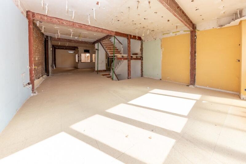 14 chambre Local Commercial à vendre