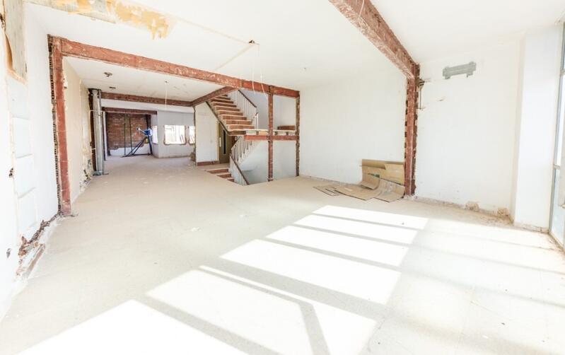 14 chambre Local Commercial à vendre