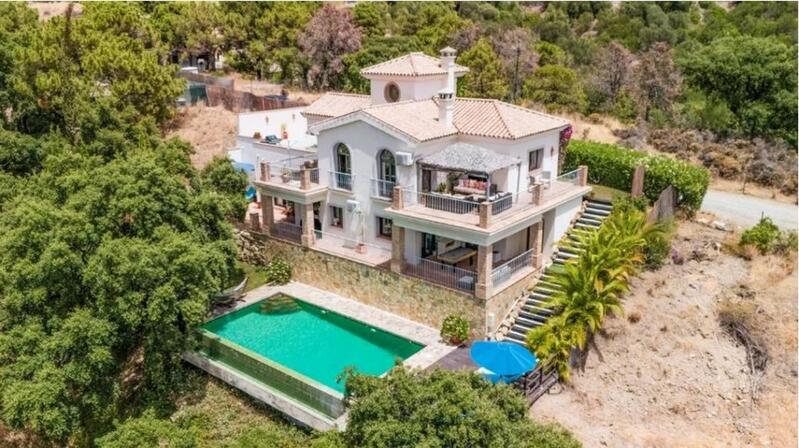 Villa zu verkaufen in Estepona, Málaga