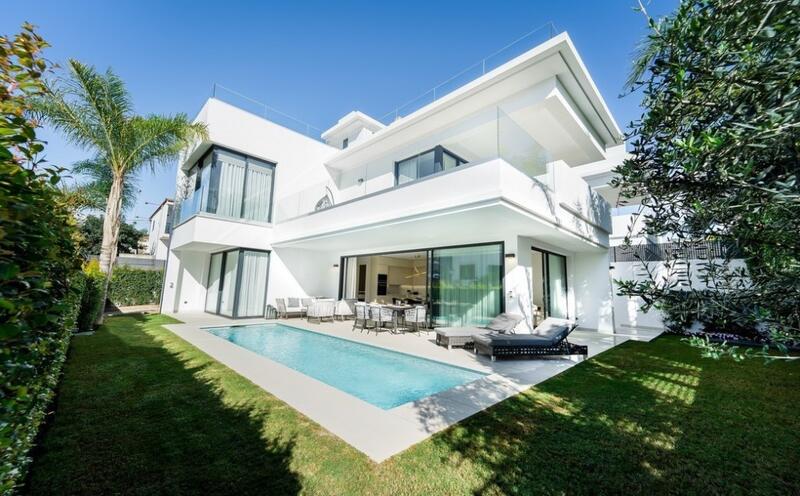 Villa til salgs i Marbella, Málaga