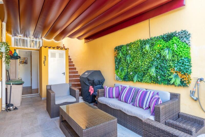 5 bedroom Townhouse for sale
