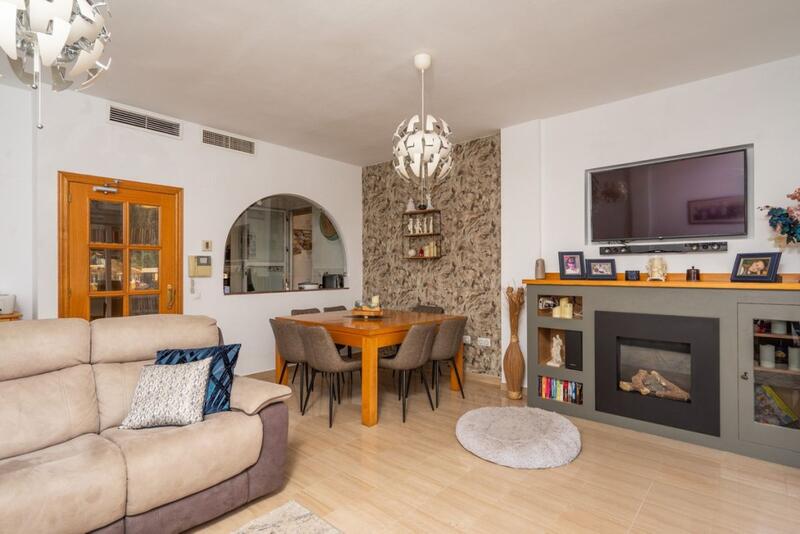 5 bedroom Townhouse for sale