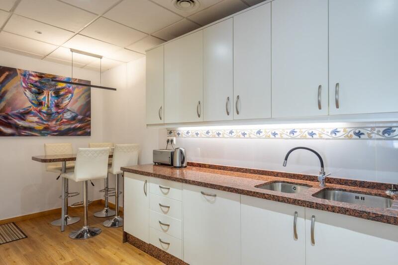 5 bedroom Townhouse for sale