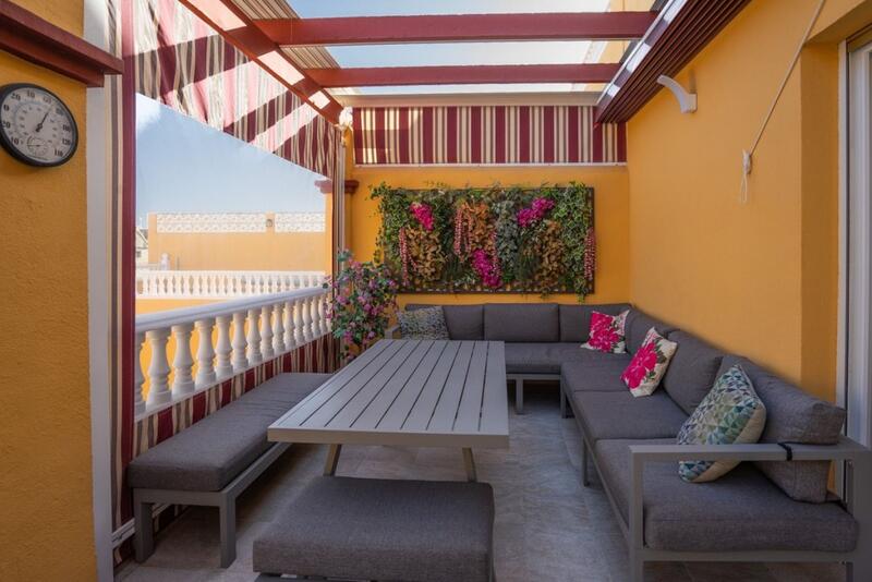 5 bedroom Townhouse for sale