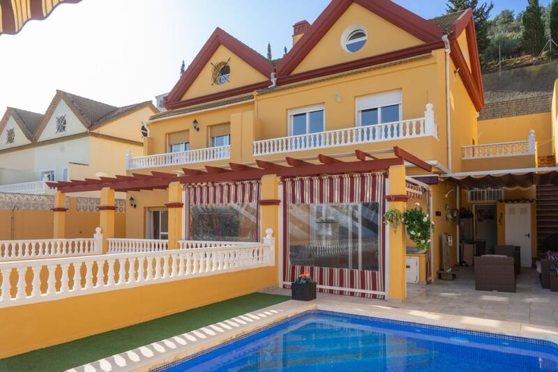 5 bedroom Townhouse for sale