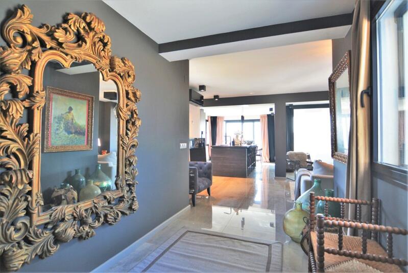 5 bedroom Apartment for sale