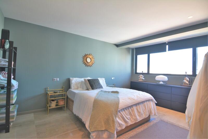 5 bedroom Apartment for sale