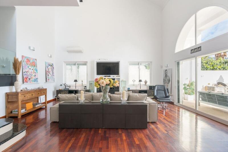 7 bedroom Villa for sale