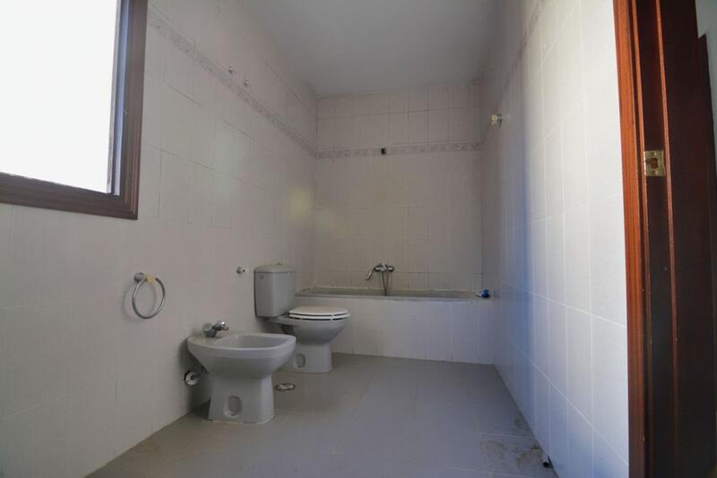3 slaapkamer Gezinswoning Te koop