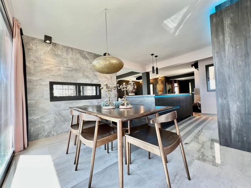 5 bedroom Apartment for sale