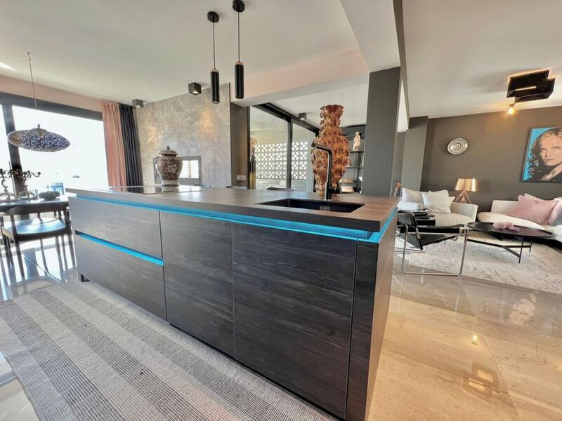 5 bedroom Apartment for sale