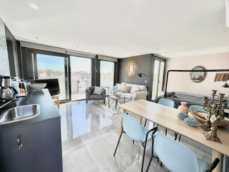 5 bedroom Apartment for sale