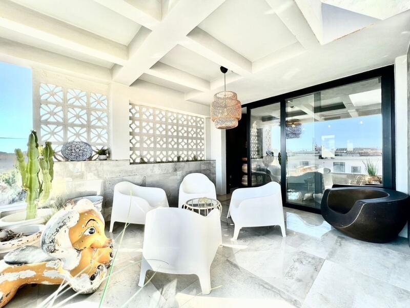 5 bedroom Apartment for sale