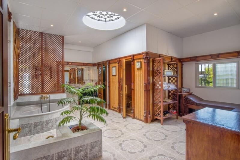 7 bedroom Villa for sale