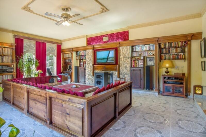 7 bedroom Villa for sale