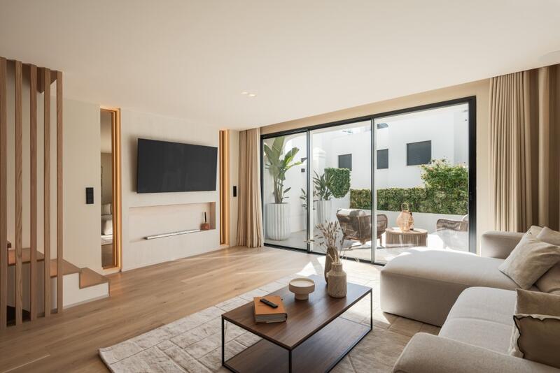 4 bedroom Townhouse for sale
