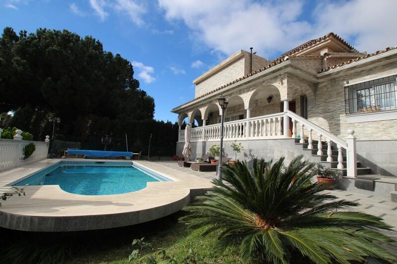 Villa à vendre dans Marbella, Málaga