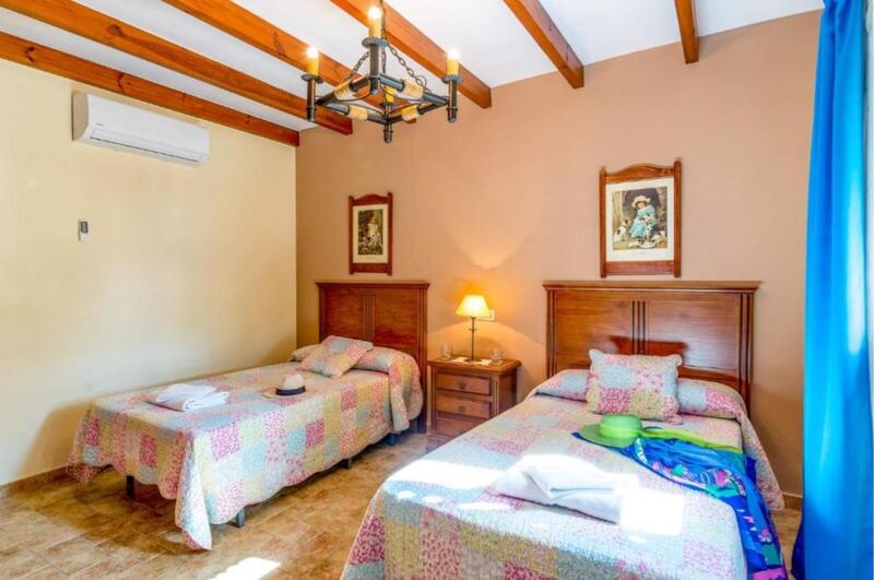 4 Schlafzimmer Landhaus zu verkaufen