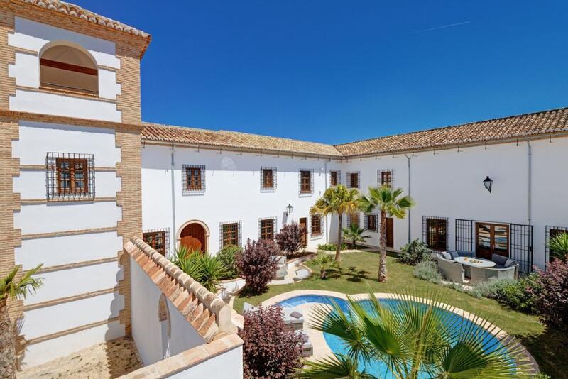 5 bedroom Country House for sale