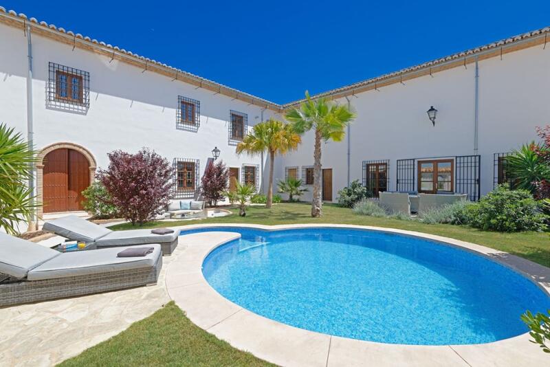 5 bedroom Country House for sale
