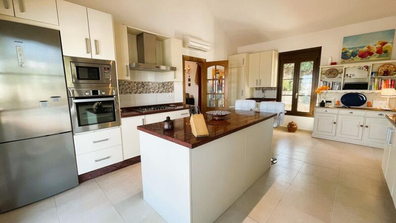 4 bedroom Villa for sale