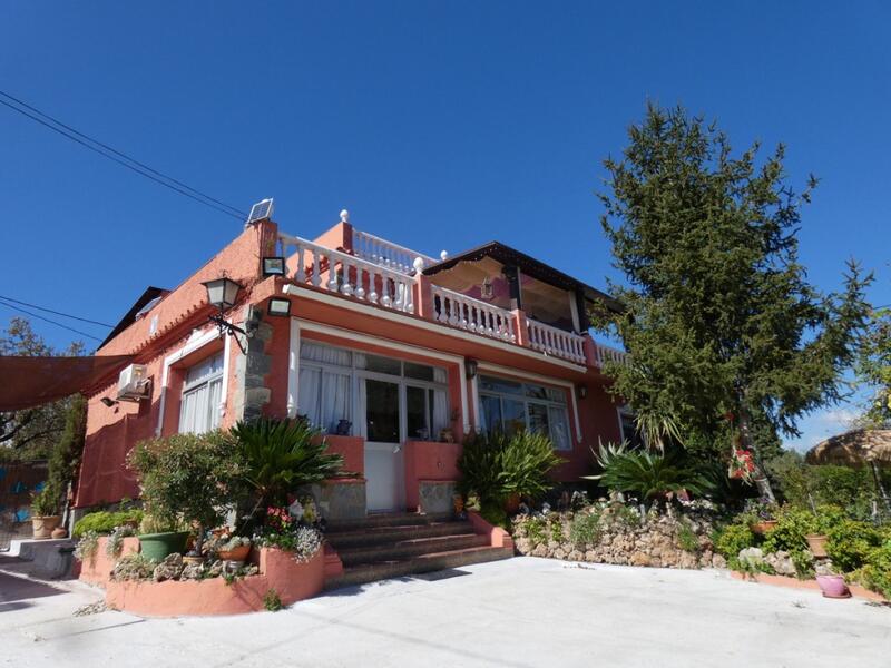 5 bedroom Country House for sale