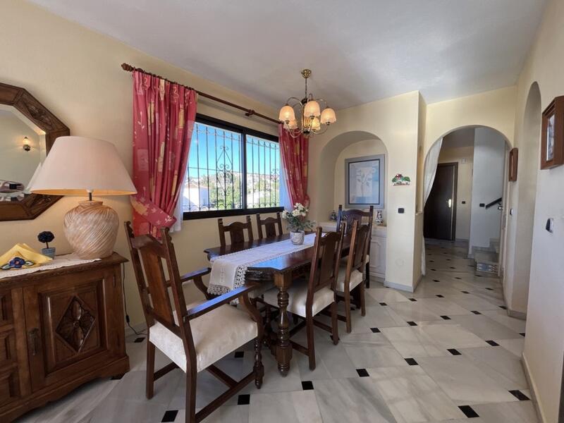 4 Schlafzimmer Stadthaus zu verkaufen