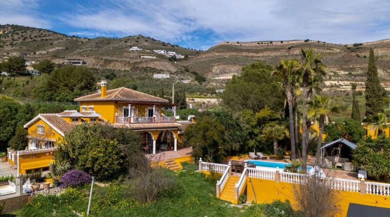 вилла продается в Alhaurin el Grande, Málaga