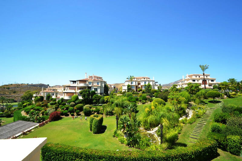 Apartment for sale in Atalaya Isdabe, Málaga