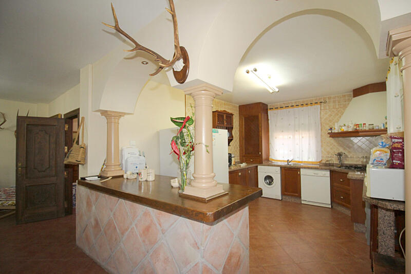 6 bedroom Country House for sale